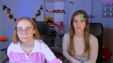 lina_fox12 online show from October 21, 2025, 12:17 pm