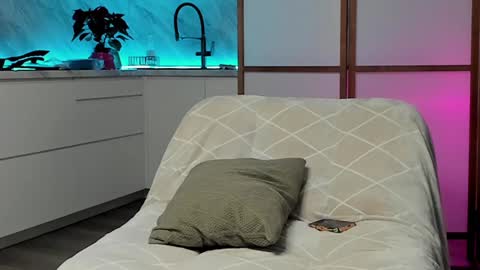 Lina -  online show from December 5, 2024, 2:44 pm