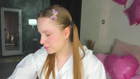 Lina online show from June 5, 2026, 6:52 am