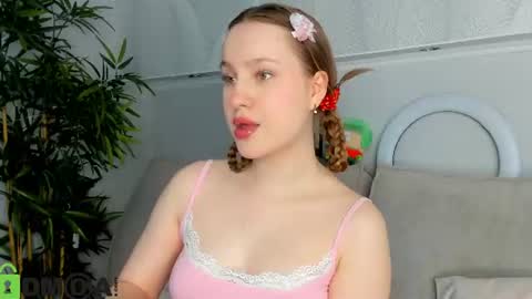Snapshot of lina_smilee chatting on June 19, 2026, 1:21 am Lina online show from June 19, 2026, 1:21 am