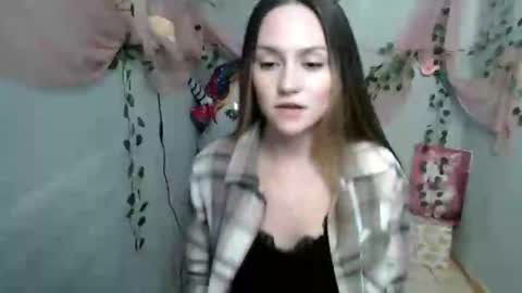Lina online show from December 6, 2024, 8:37 am