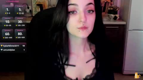 Lina 3  1715622743 online show from February 18, 2025, 11:11 am