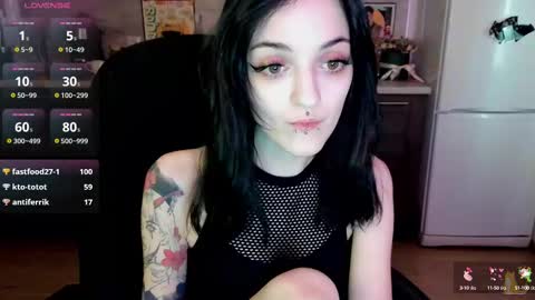 Lina 3  1715622743 online show from February 28, 2025, 10:09 am