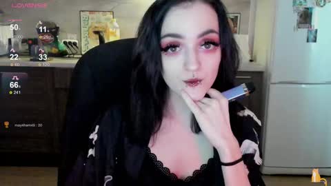 Lina 3  1715622743 online show from September 18, 2025, 7:21 am