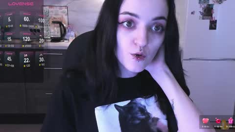 Lina 3  1715622743 online show from November 28, 2025, 8:39 am