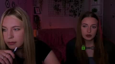 linaa_dolly online show from May 20, 2026, 7:42 pm