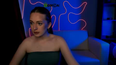 linaa_dolly online show from May 26, 2026, 2:13 pm
