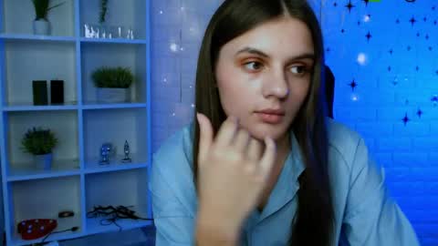 linaa_dolly online show from June 4, 2026, 12:55 pm