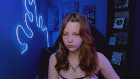 linaa_dolly online show from June 10, 2026, 2:12 am