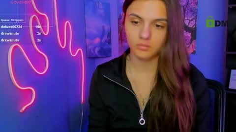 linaa_dolly online show from June 15, 2026, 1:13 pm