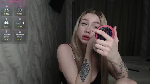 linacute52 online show from February 13, 2025, 7:42 pm