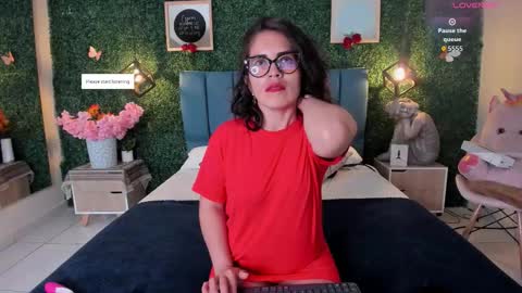 Snapshot of linagh chatting on September 13, 2025, 12:05 pm Lina online show from September 13, 2025, 12:05 pm