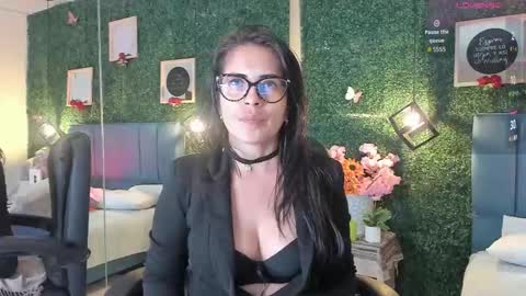 Snapshot of linagh chatting on September 30, 2025, 11:37 am Lina online show from September 30, 2025, 11:37 am