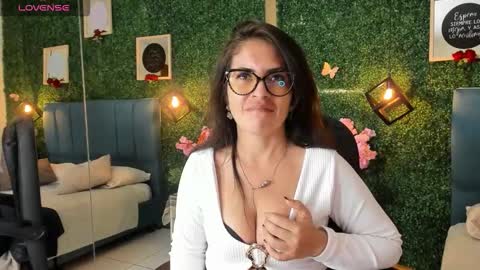 Snapshot of linagh chatting on October 15, 2025, 11:32 am Lina online show from October 15, 2025, 11:32 am