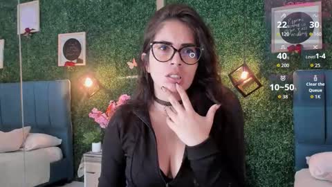 Snapshot of linagh chatting on October 18, 2025, 11:44 am Lina online show from October 18, 2025, 11:44 am
