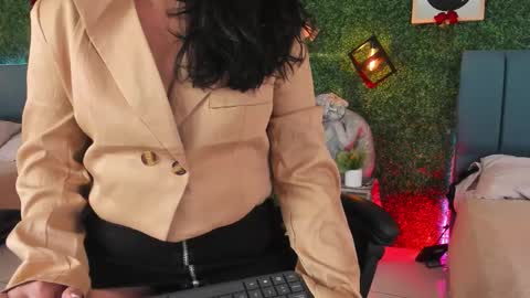 Lina  online show from February 9, 2026, 11:36 am