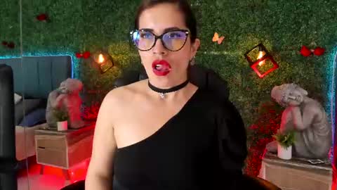 Snapshot of linagh chatting on June 27, 2026, 12:22 pm Lina online show from June 27, 2026, 12:22 pm