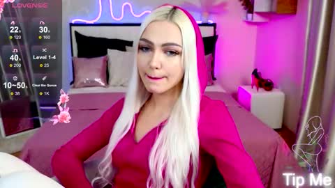 I am Lina online show from October 7, 2025, 6:27 pm