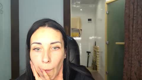 LinaLivee online show from November 30, 2025, 6:12 pm