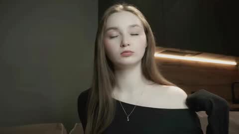 Snapshot of linalure chatting on November 28, 2025, 5:26 pm Lina online show from November 28, 2025, 5:26 pm