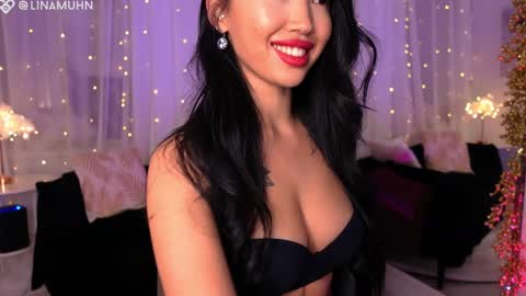 Snapshot of linamuhn_ chatting on January 1, 2025, 5:43 am Lina online show from January 1, 2025, 5:43 am