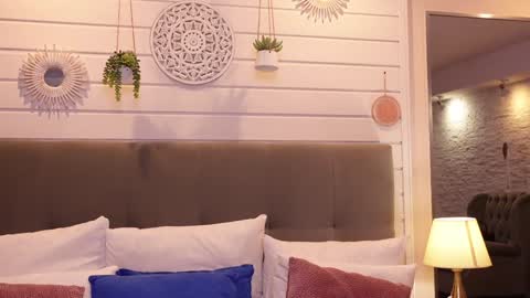 LinaReese online show from December 28, 2024, 5:02 am