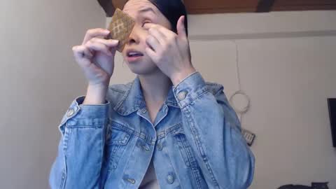 Lina online show from September 11, 2025, 4:23 am