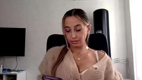 linavora online show from November 21, 2025, 11:20 am