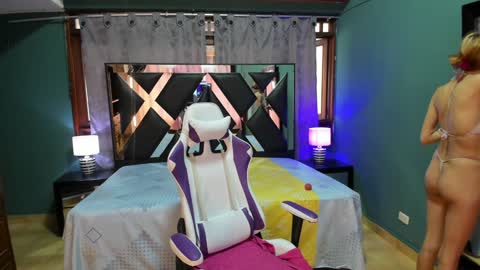  Linda  online show from January 28, 2025, 6:07 pm