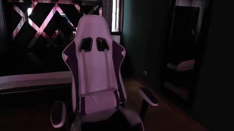  Linda  online show from March 4, 2025, 9:22 pm