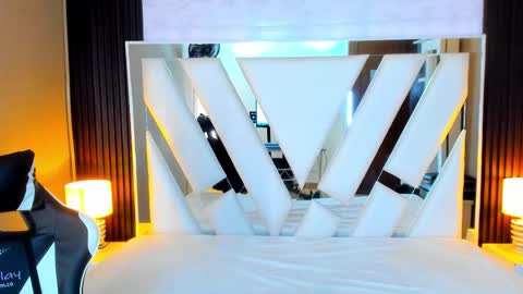  Linda  online show from October 13, 2025, 6:08 pm