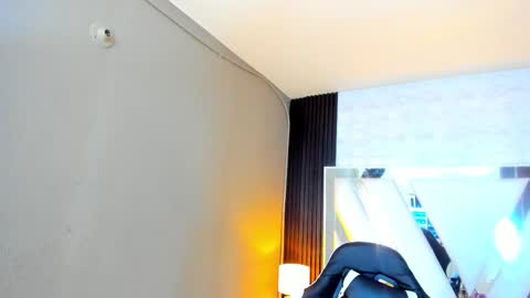  Linda  online show from October 21, 2025, 6:19 pm