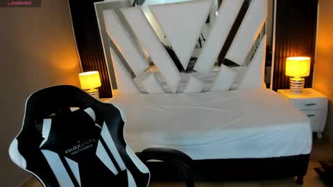  Linda  online show from November 23, 2025, 1:00 pm