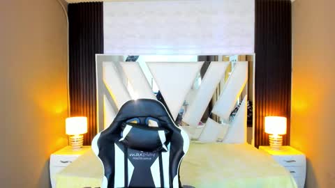  Linda  online show from November 28, 2025, 6:54 pm