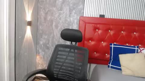 Snapshot of linda__mature chatting on June 14, 2026, 12:18 pm Linda online show from June 14, 2026, 12:18 pm
