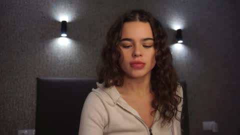 Linda online show from December 14, 2025, 1:49 pm