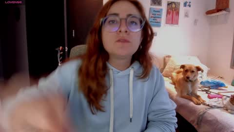 Giggles  online show from December 19, 2024, 10:42 pm