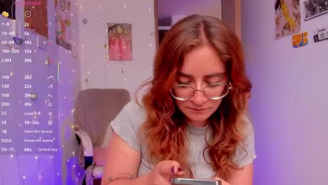Giggles  online show from September 19, 2025, 2:29 pm