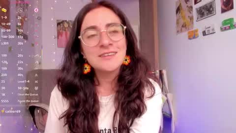 Giggles  online show from October 17, 2025, 3:36 pm