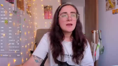 Snapshot of linda_giggle chatting on November 7, 2025, 9:26 pm Giggles online show from November 7, 2025, 9:26 pm