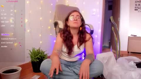 Snapshot of linda_giggle chatting on November 19, 2025, 5:13 pm Giggles online show from November 19, 2025, 5:13 pm