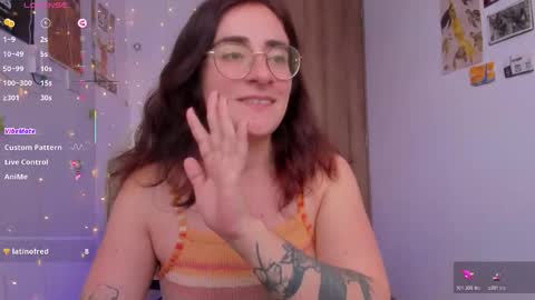 Snapshot of linda_giggle chatting on November 25, 2025, 1:55 pm Giggles online show from November 25, 2025, 1:55 pm