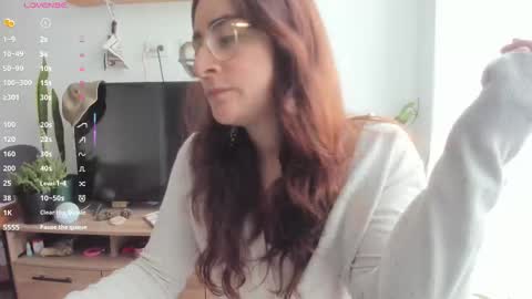 Snapshot of linda_giggle chatting on December 19, 2025, 2:35 pm Giggles online show from December 19, 2025, 2:35 pm