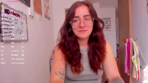 Snapshot of linda_giggle chatting on February 11, 2026, 1:49 pm Giggles online show from February 11, 2026, 1:49 pm