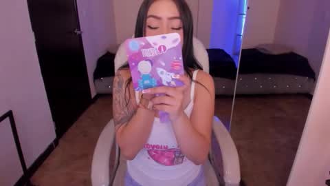 Lindaa maria  online show from October 9, 2025, 9:02 pm