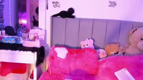 Lindaa maria  online show from January 7, 2026, 10:34 pm