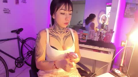 Snapshot of linda_milleer_ chatting on February 22, 2026, 9:35 pm Lindaa maria online show from February 22, 2026, 9:35 pm