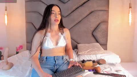 Linda Saenz online show from March 5, 2025, 6:12 pm