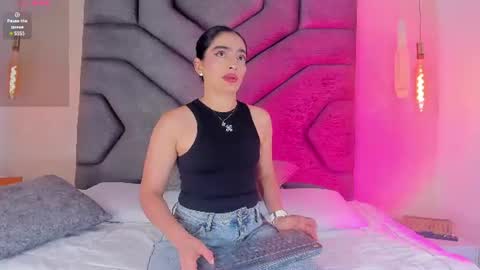 Snapshot of linda_saenz1 chatting on June 20, 2026, 11:24 am Linda Saenz online show from June 20, 2026, 11:24 am