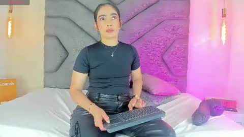 Snapshot of linda_saenz1 chatting on June 21, 2026, 4:48 am Linda Saenz online show from June 21, 2026, 4:48 am